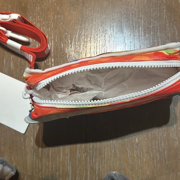 Ugg Janey II Ripstop Crossbody Bag - Picture 5 of 5